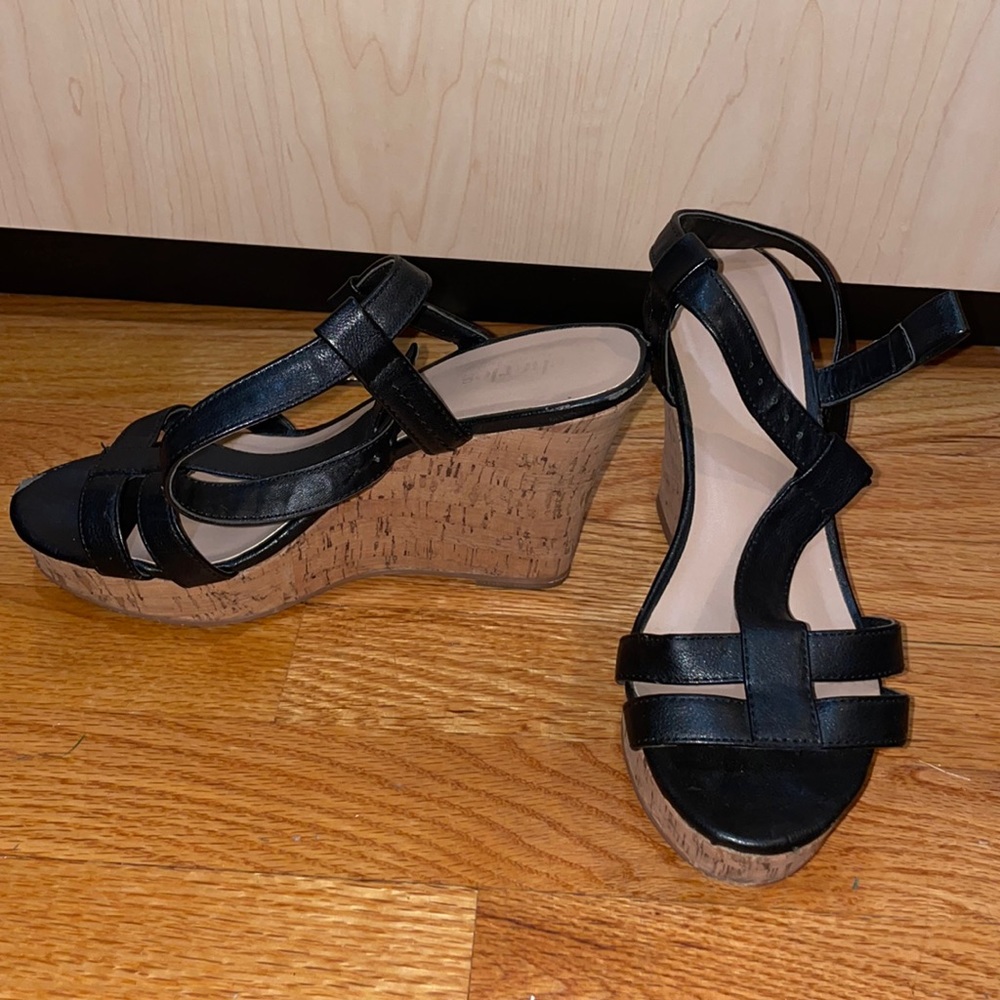 Black Wedges